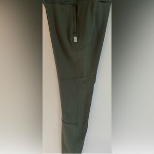 Magellan Outdoors Women's Pro Explore Hybrid Trek Legging
COLOR: Green Dark 05